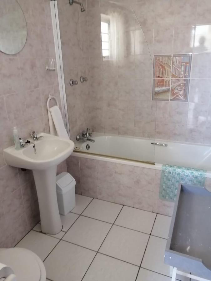36 Mount Road Guesthouse And Self Catering Port Elizabeth Dış mekan fotoğraf
