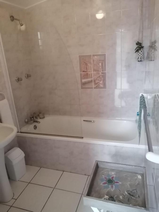36 Mount Road Guesthouse And Self Catering Port Elizabeth Dış mekan fotoğraf